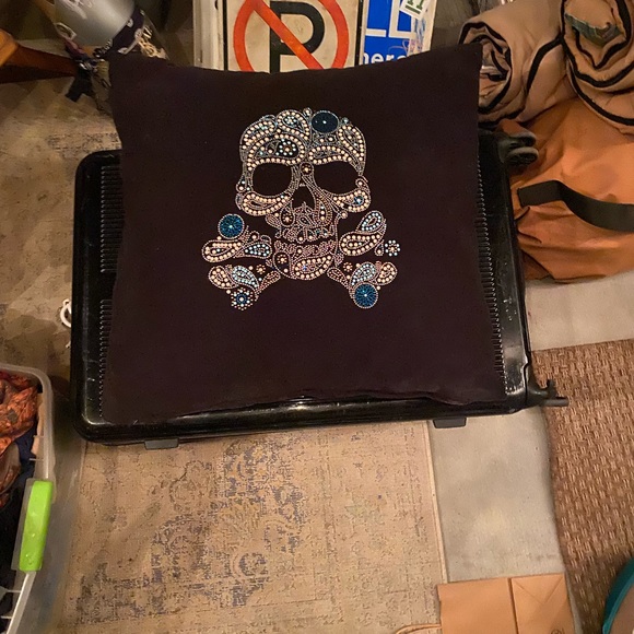 Swarovski Crystal Pearl Large Skull Statement Pillow - Picture 4 of 8